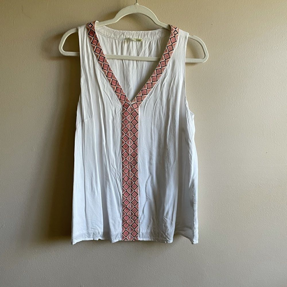 Gianni Bini White Sleeveless Tank with Aztec print sz S